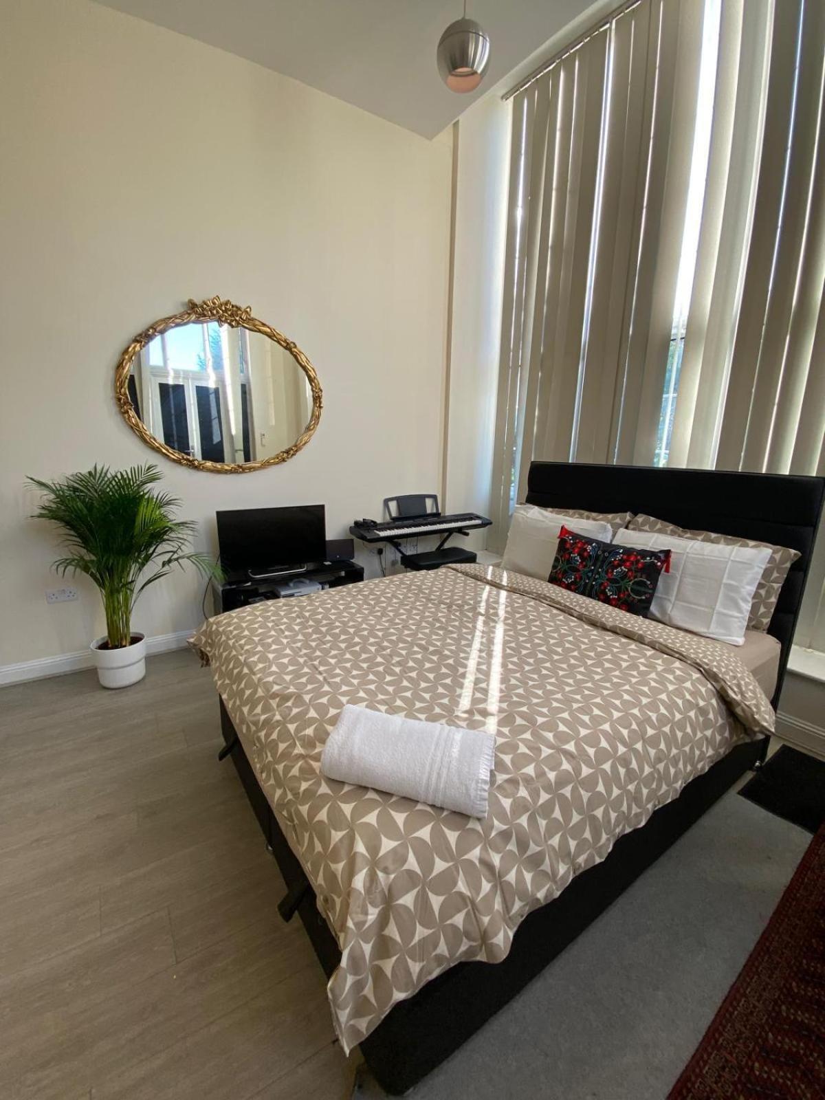 Spacious King Room With Private Entrance - Near Emirates And Camden And King'S Cross - 5 Min To Tube Finchley Kültér fotó